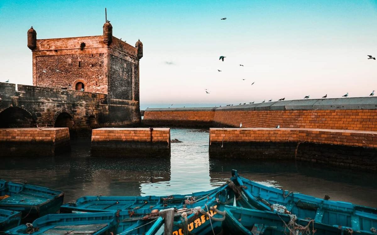 Remparts d'Essaouira face à l'Atlantique