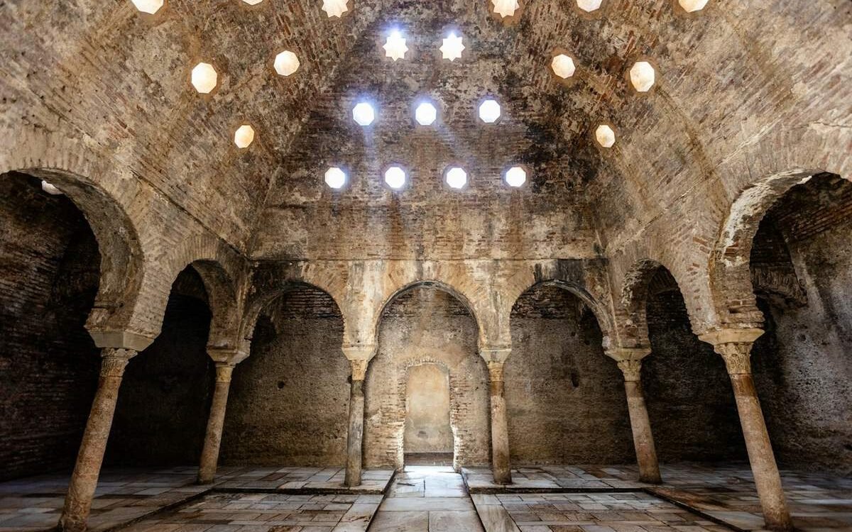 Hammam traditionnel aux voûtes étoilées