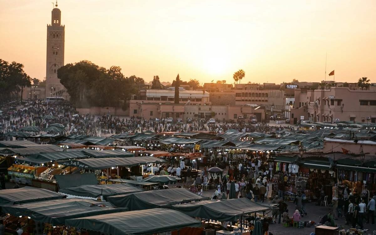 Place Jemaa el-Fna au coucher du soleil
