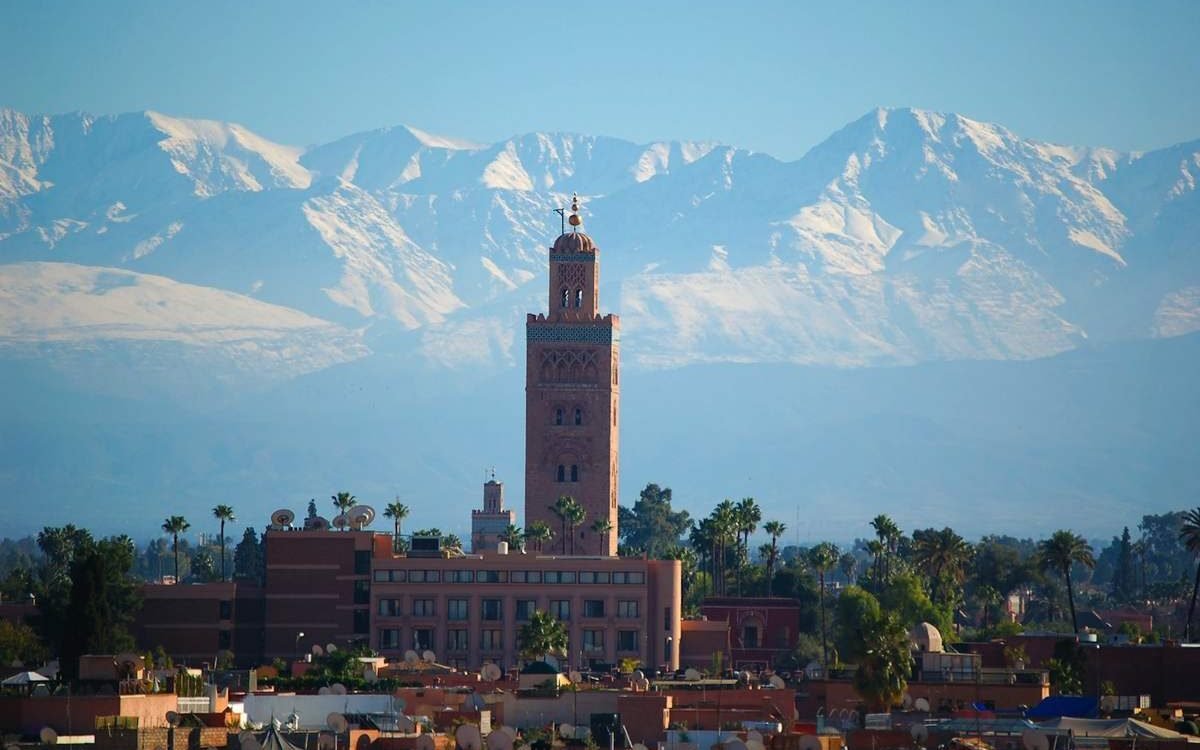 Mosquée Koutoubia et l'Atlas enneigé, Marrakech