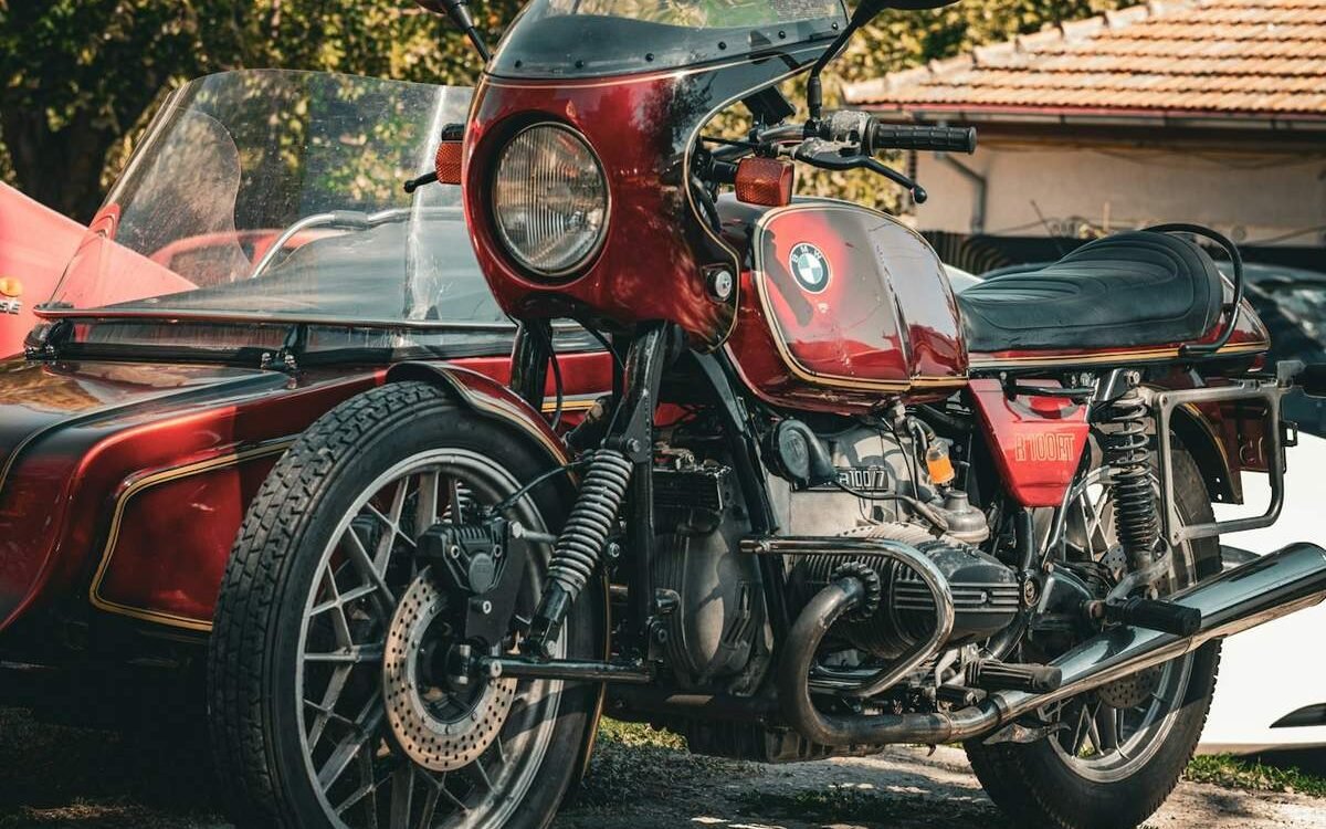 Moto vintage avec side-car
